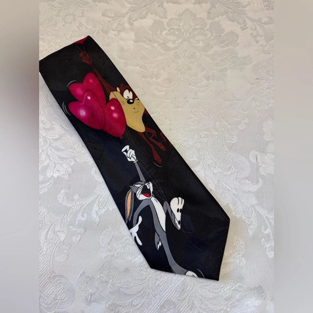 Looney Tunes Mania Vintage Tie Bugs Bunny Taz Valentines Hearts Balloons Novelty